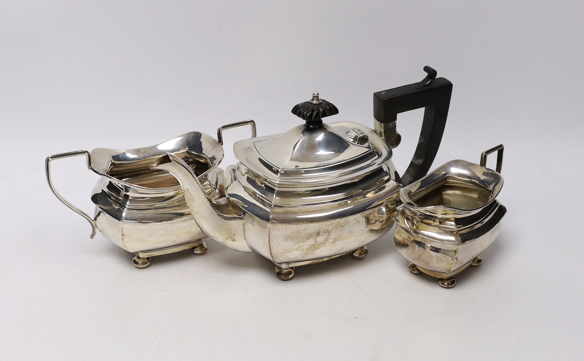 A George V silver three piece tea set, Joseph Gloster Ltd, Birmingham, 1912